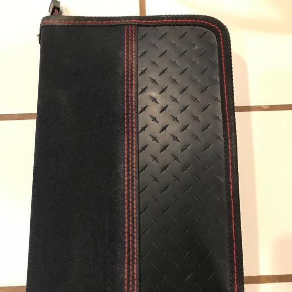 Poker chip set. - Picture 1 of 7